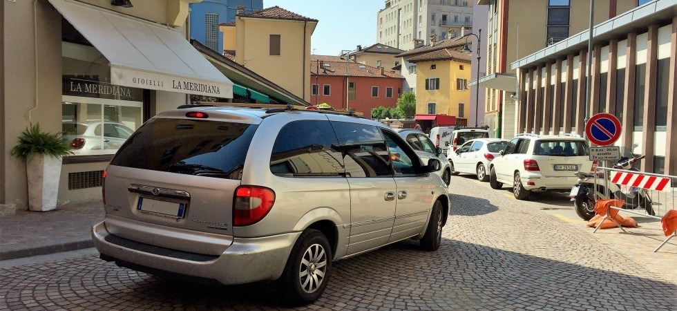 Via Roggia Grande, i commercianti: "Bellissima, ma stop alla Ztl"